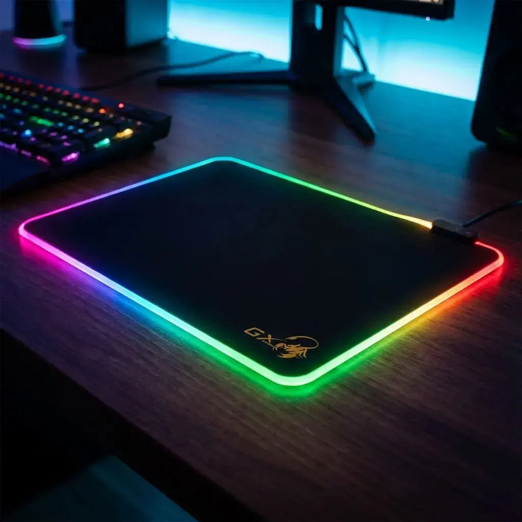 Almohadilla gamer Genius GX Pad 300S con iluminación RGB, 10 modos de luz, base antideslizante y superficie ultra lisa de 320x270x3mm para máxima precisión.