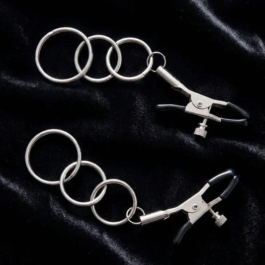 Pinzas para pezones en acero con tornillo regulador de presión y cadena metálica. Diseño resistente y ajustable.