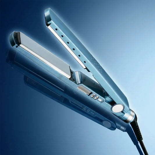 Plancha de cabello profesional Titanium 450°F con placas anchas y tecnología iónica para un alisado rápido y sin frizz.